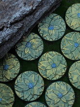 Load image into Gallery viewer, Ginny Creeper Bath Bomb