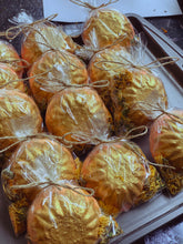 Load image into Gallery viewer, The Sun Bath Bomb